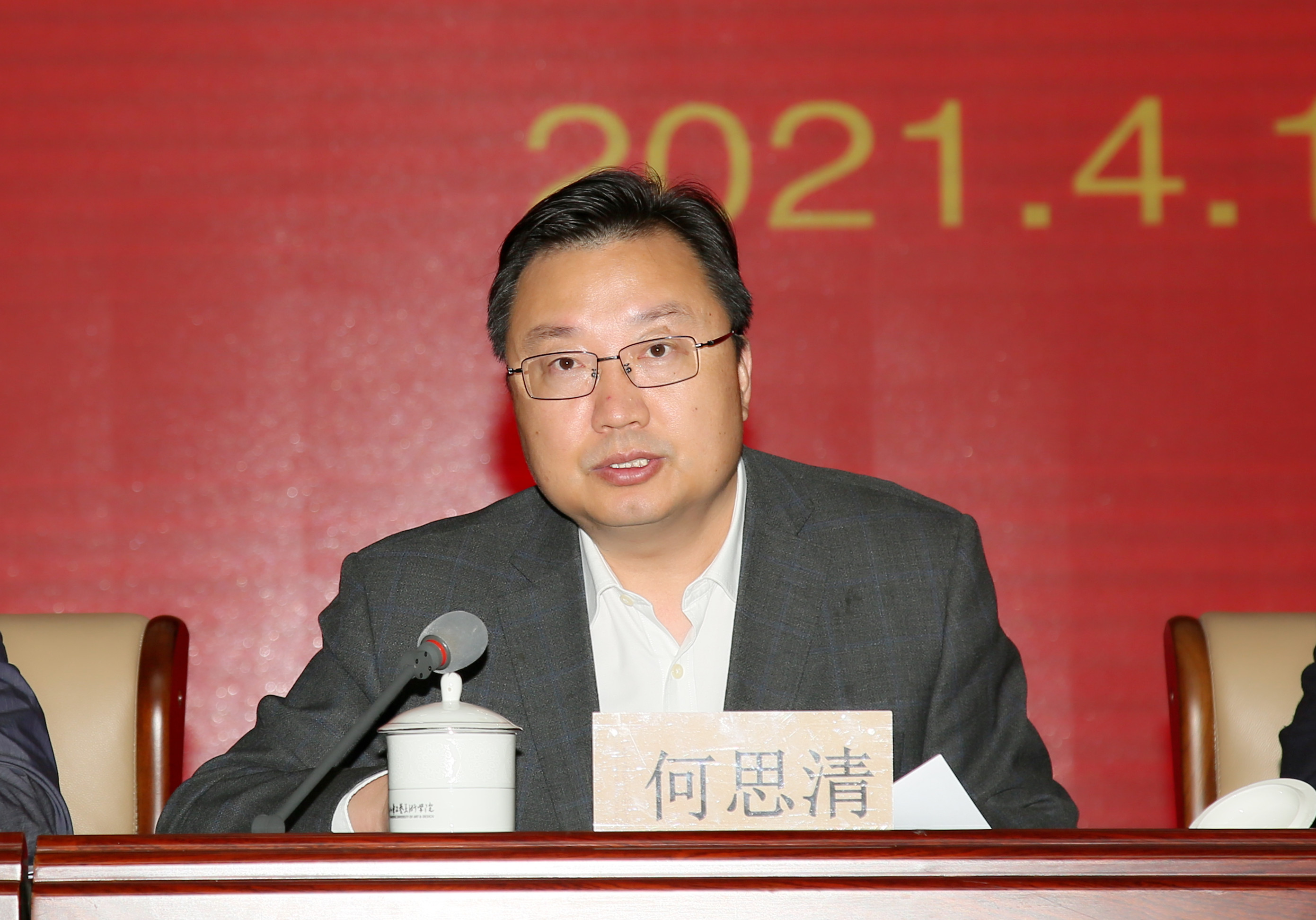 原原本本传达学习本次会议精神,重点学习何思清同志的讲话和学校202