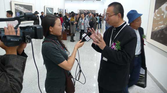 山東工藝美術學院榮譽教授周韶華畫展在武漢舉辦附圖